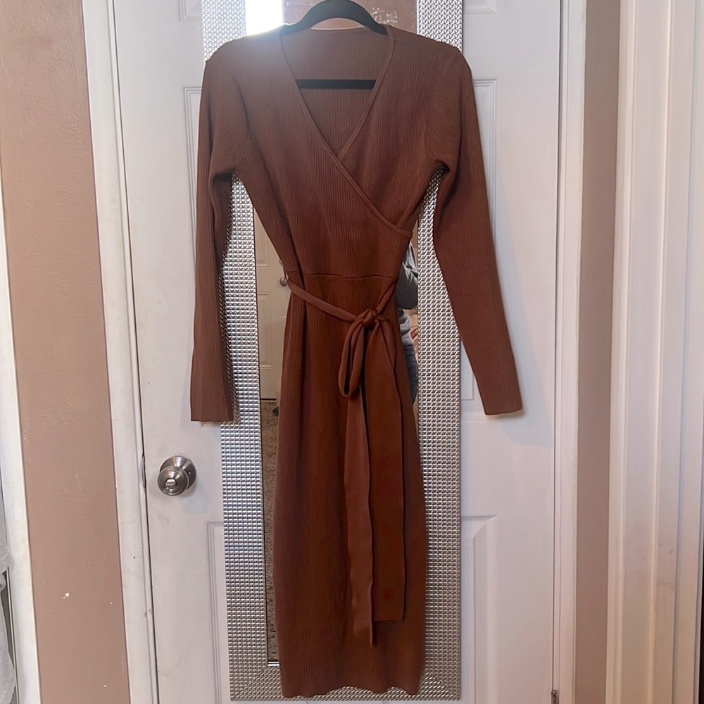 Beautiful Camel/brown sweater dress. Women’s size medium. NWOT.
